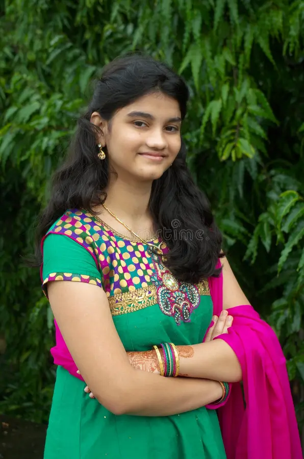 simple indian girl sweet smile happy face 44021920